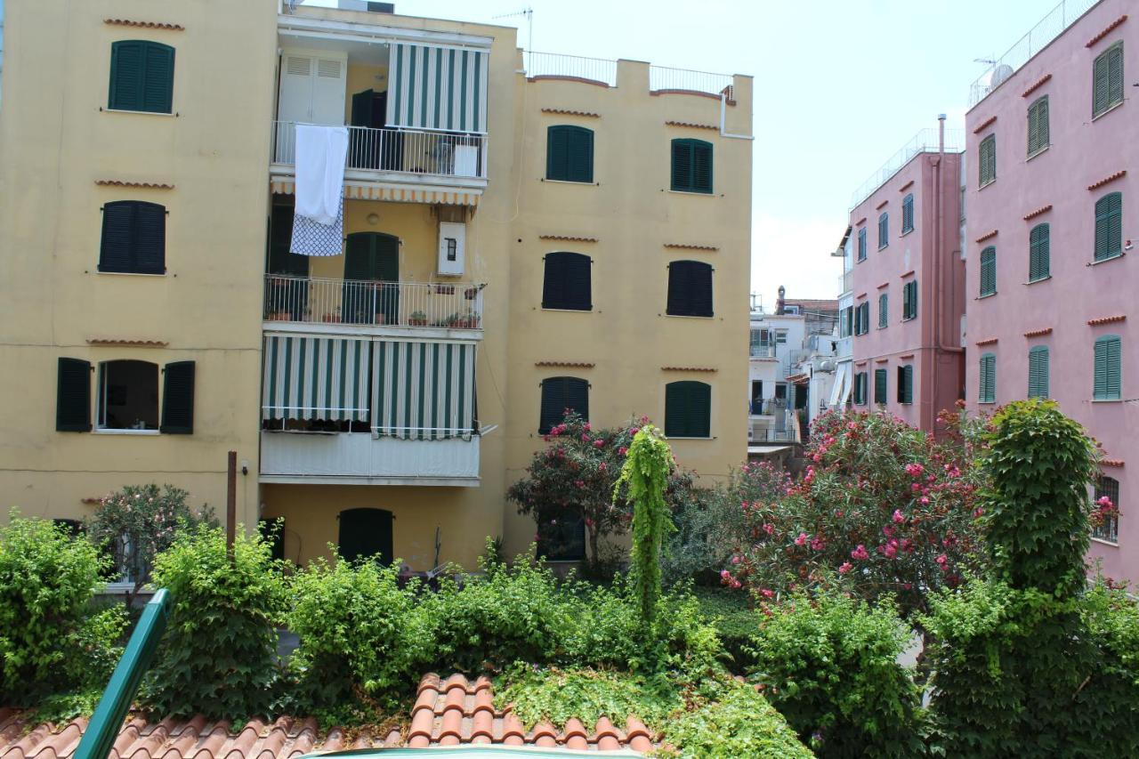 La Casa Ridente : Ischia Porto Leilighet Eksteriør bilde